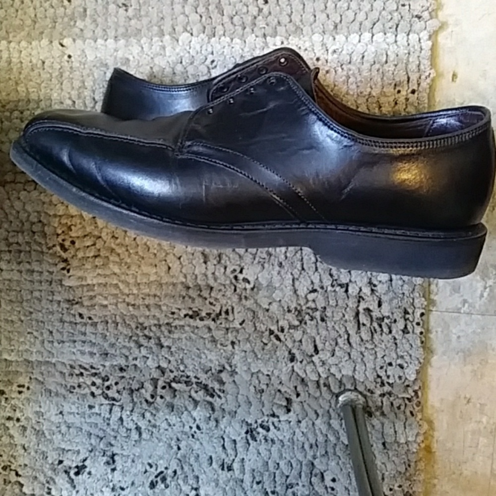 Allen Edmonds - Picture 3 of 5
